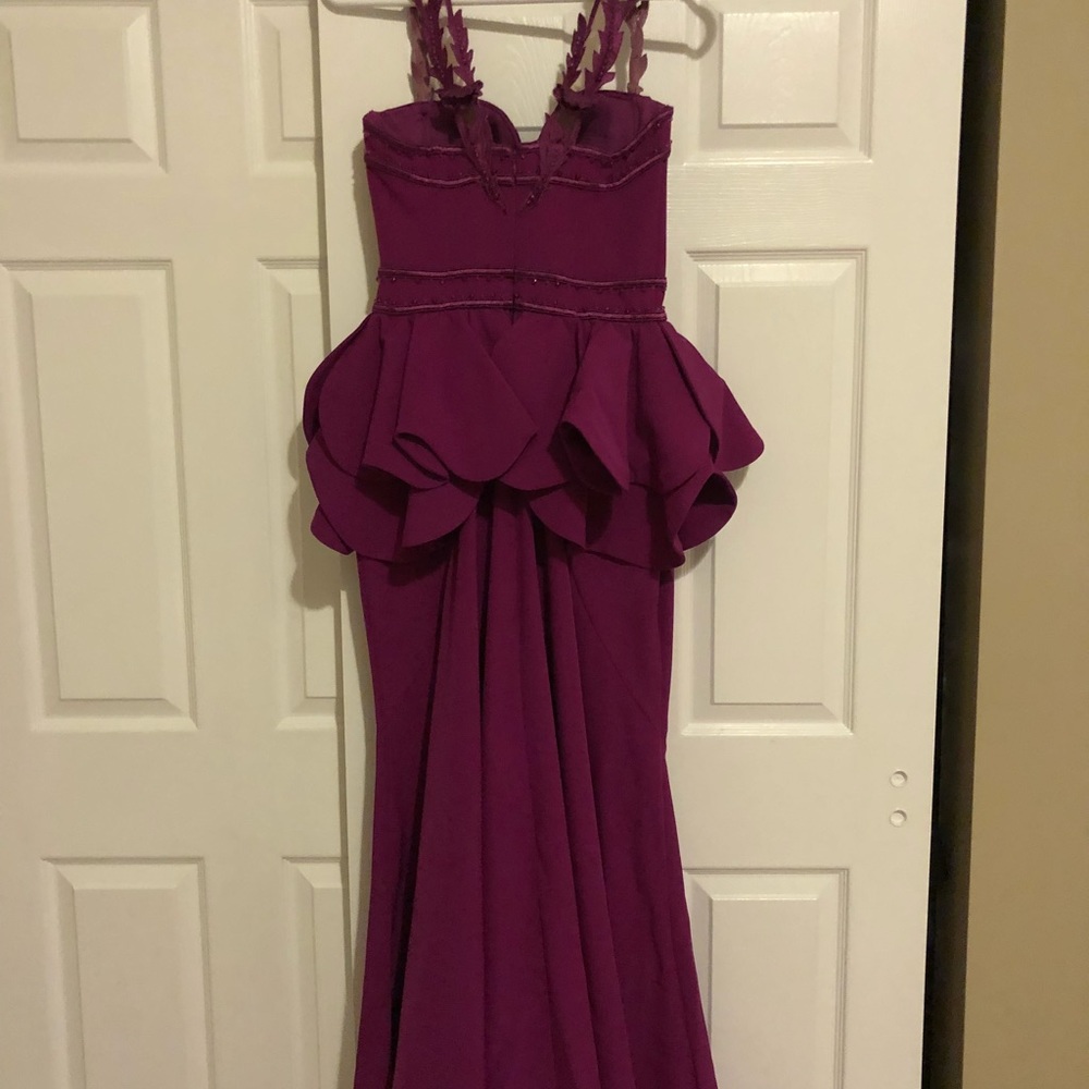 Dresses - Picture 3 of 6